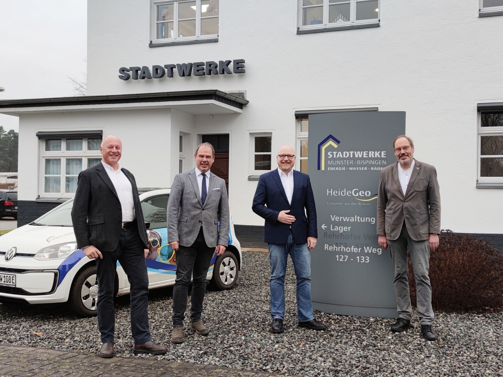 Der neue Aufsichtsrat der Stadtwerke Munster-Bispingen Das Bild zeigt den neuen Aufsichtsrat der Stadtwerke Munster-Bispingen. ispingens Bürgermeister Dr. Jens Bülthuis, Stadtwerke-Geschäftsführer Jan Niemann, Munsters Bürgermeister Ulf-Marcus Grube und Dr. Detlef Rogosch.