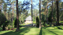 Blick über den Friedhof Behringen in Richtung Friedhofskapelle