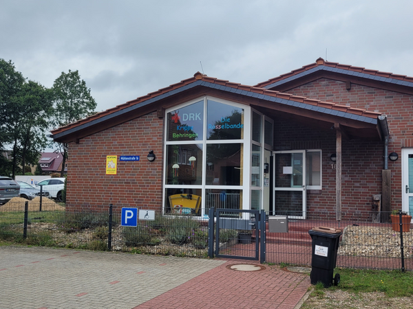 Vorderansicht der Krippe Behringen