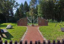 Blick auf Internationales Mahnmal zum Gedenken der Kriegsgefangenen 1939-1945 in Oerbke